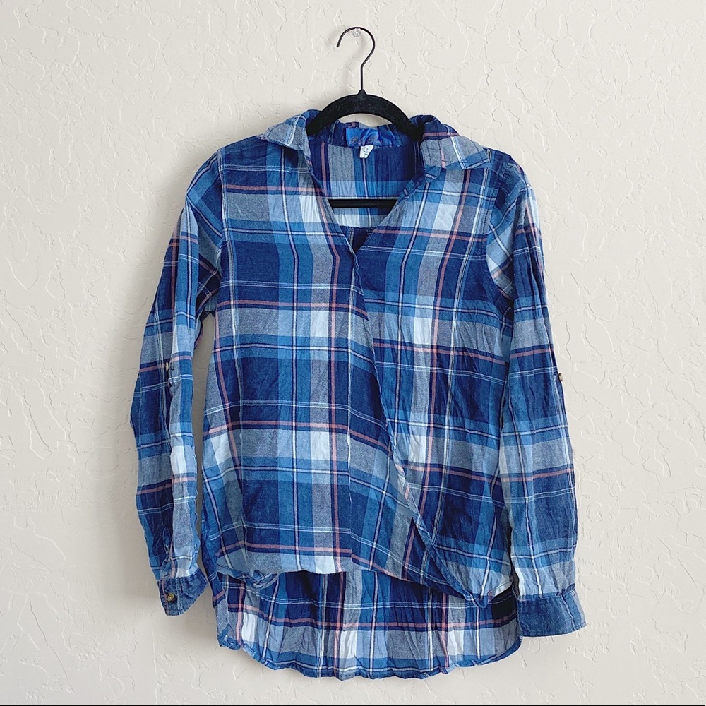 Francesca’s Women’s Plaid Long Sleeve Blou…